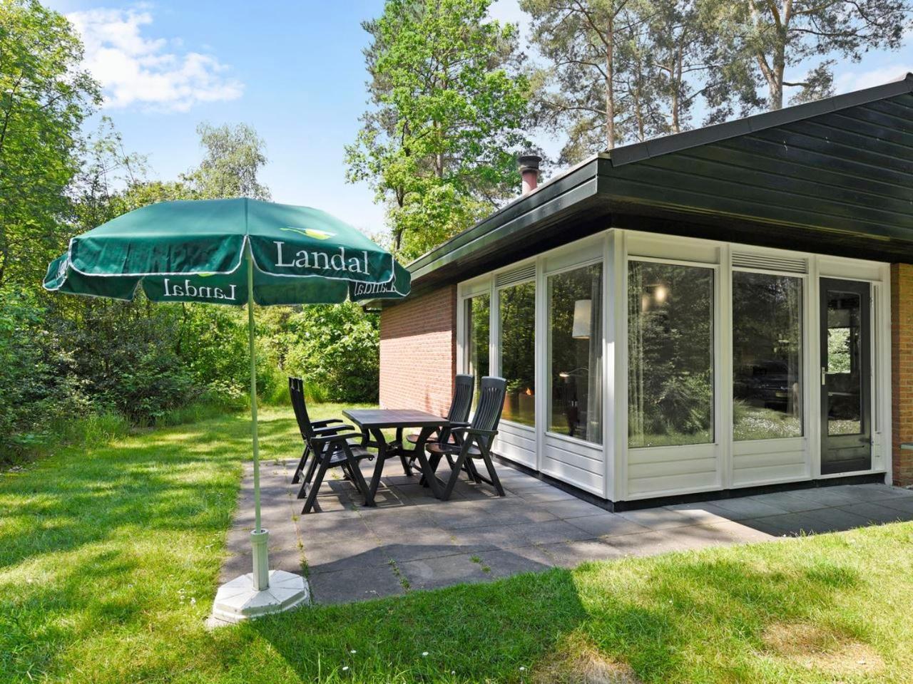 Luxury 4-Person Bungalow In The Holiday Park Landal Twenhaarsveld Holten Pokoj fotografie