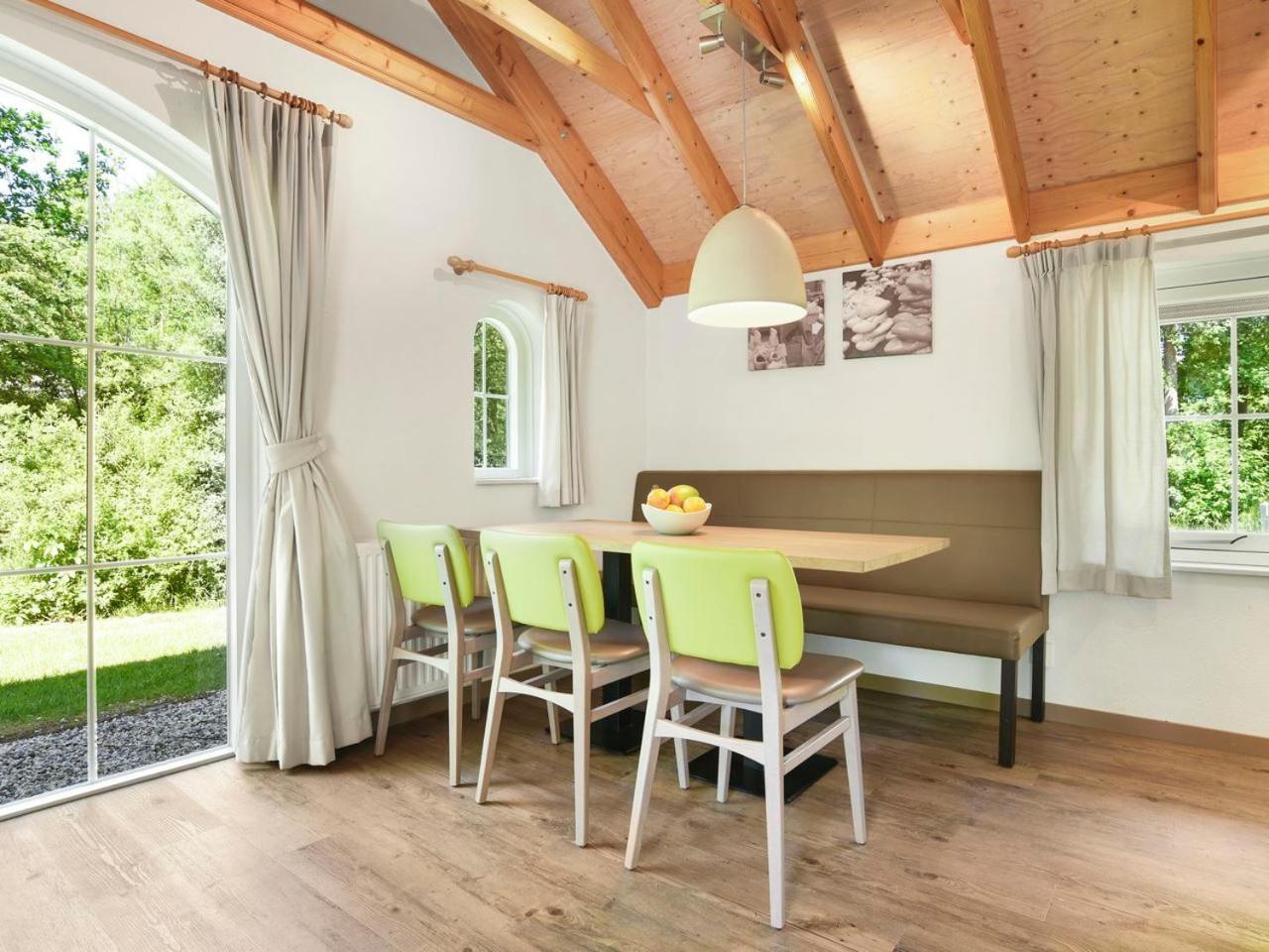 Luxury 4-Person Bungalow In The Holiday Park Landal Twenhaarsveld Holten Pokoj fotografie